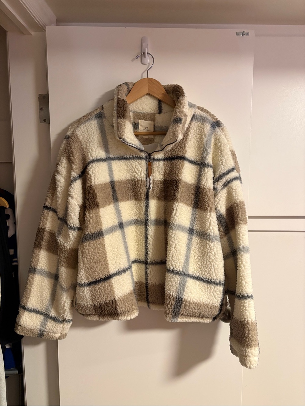 Cozy Sherpa Plaid Zip Jacket in Cream & Brown